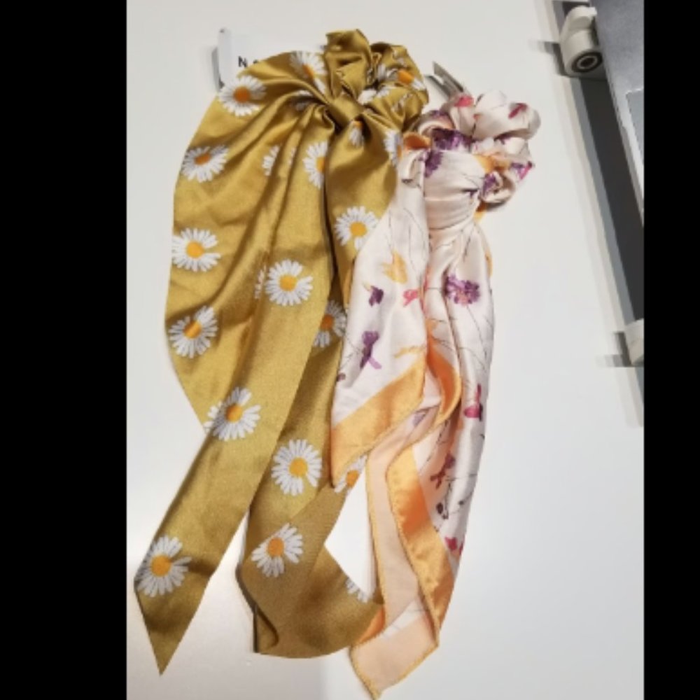 2 pc hair scrunchie bundle NWT